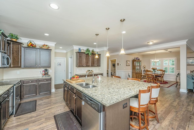 220 Brutus Ln, Summerville, SC 29485 - kitchen featuring a sink, stainless steel appliances, ornamental molding, wood finished floors, and an island with sink