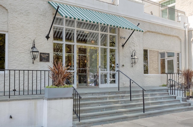 1 King Street 209 & 210, Charleston, SC 29401 - doorway to property featuring stucco siding and a balcony