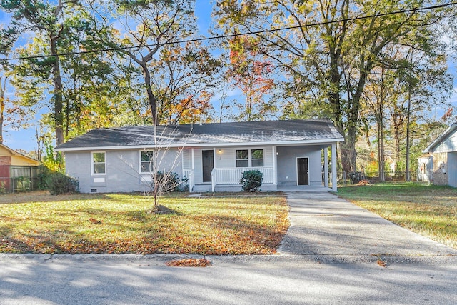 view of front of house featuring a carport, covered porch, and a front lawn