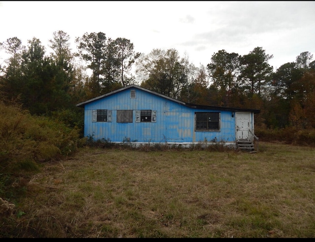 exterior space featuring a yard