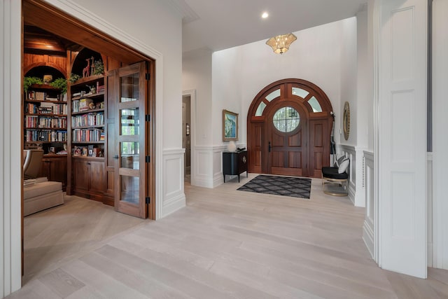 79 Trailing Vine Way, Kiawah Island, SC 29455 - entryway featuring light wood-style flooring, a decorative wall, and a wainscoted wall