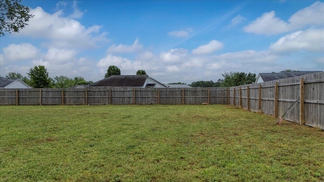 view of yard featuring a fenced backyard