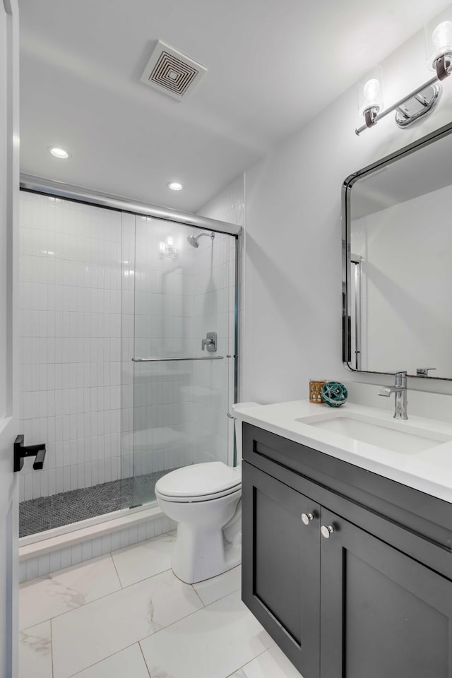 full bath featuring toilet, a shower stall, visible vents, and vanity