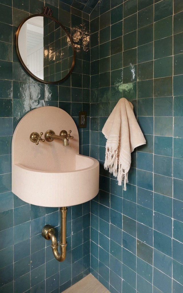 926 Pitt St, Mount Pleasant, SC 29464 - bathroom with a sink
