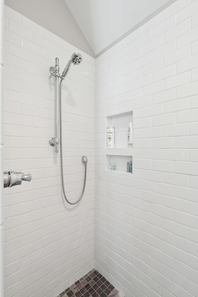 371 Bridgetown Pass, Mount Pleasant, SC 29464 - bathroom featuring a tile shower and vaulted ceiling