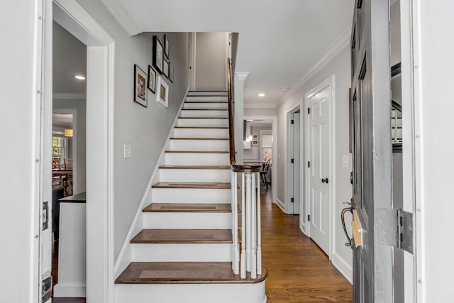 stairs featuring recessed lighting, baseboards, crown molding, and wood finished floors