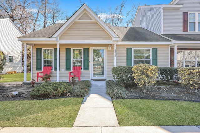 view of front of house featuring a porch and a front yard