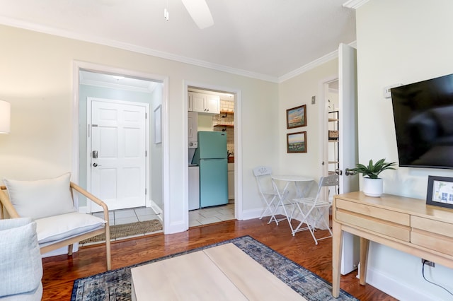 living room featuring crown molding, hardwood / wood-style floors, and ceiling fan