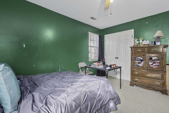 bedroom featuring carpet floors, ceiling fan, and a closet