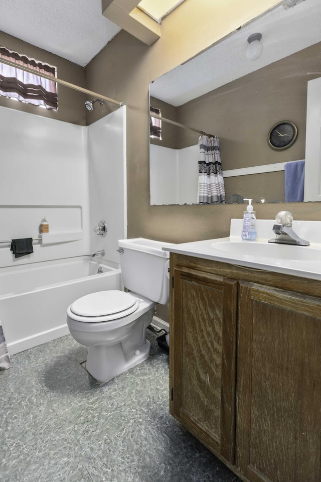 full bathroom featuring vanity, shower / bathtub combination with curtain, a textured ceiling, and toilet