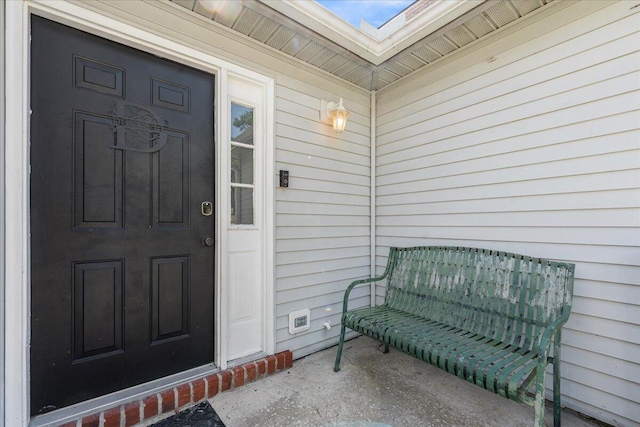 property entrance featuring a porch