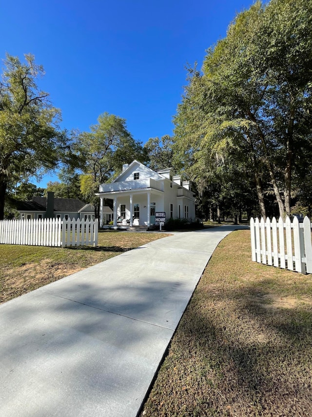 view of front of property with a front lawn