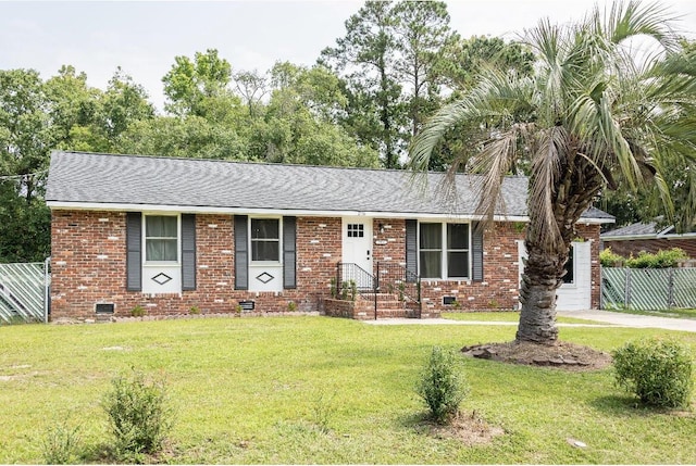 single story home with a front lawn