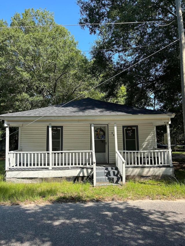 view of front of property featuring a porch