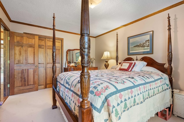 carpeted bedroom with a textured ceiling, crown molding, and a closet