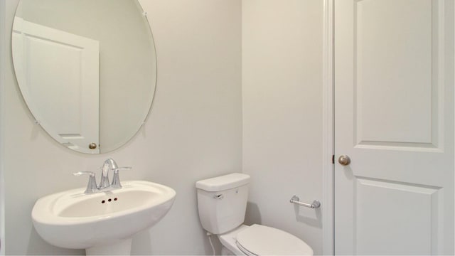 bathroom featuring toilet and sink