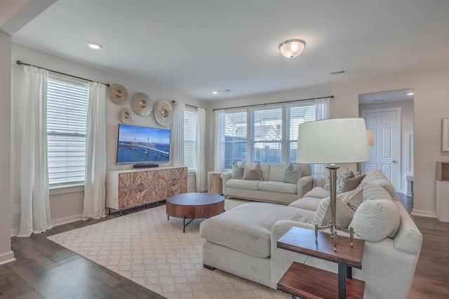 living room featuring recessed lighting, wood finished floors, visible vents, and baseboards