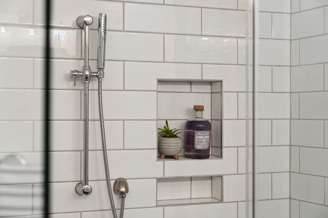 room details featuring a shower and a package area