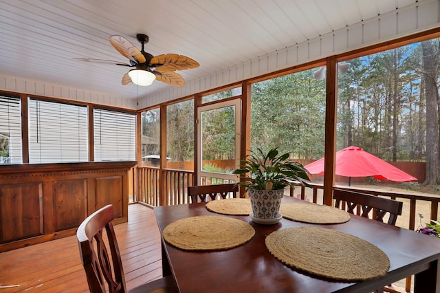 sunroom / solarium featuring ceiling fan