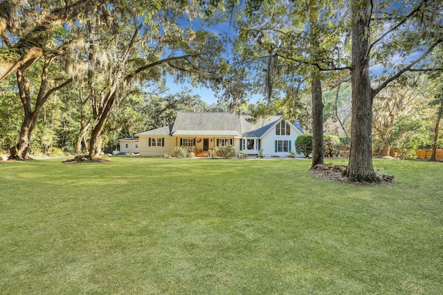 view of front of home featuring a front lawn