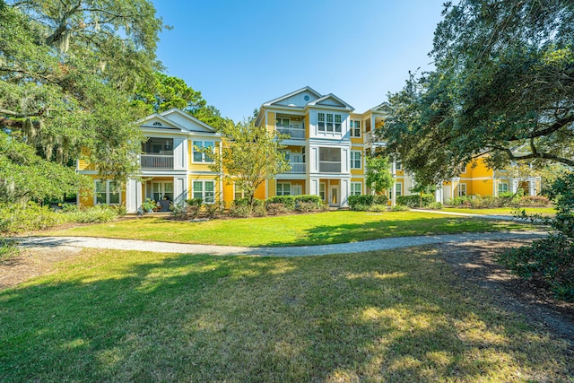 view of front of property with a front lawn