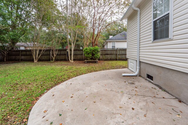 view of yard with a patio