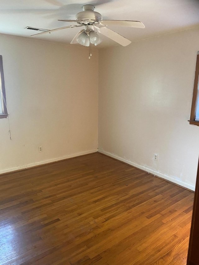 unfurnished room with dark wood-type flooring and ceiling fan