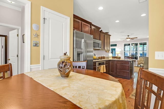 dining area with recessed lighting, light wood-style floors, a ceiling fan, and crown molding