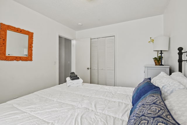 bedroom with a closet