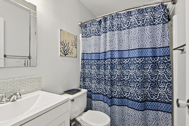 bathroom with vanity, decorative backsplash, a shower with curtain, and toilet