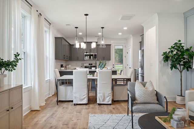 interior space featuring visible vents, an inviting chandelier, light wood-style flooring, and recessed lighting