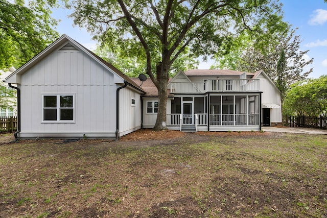 1019 Royalist Rd, Mount Pleasant, SC 29464 - back of property with a sunroom and fence