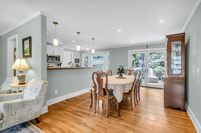 1416 Glencoe Dr, Mount Pleasant, SC 29464 - dining room featuring crown molding, light wood finished floors, recessed lighting, french doors, and baseboards
