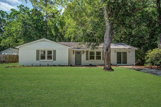 3231 Stonehaven Dr, North Charleston, SC 29420 - ranch-style home with brick siding