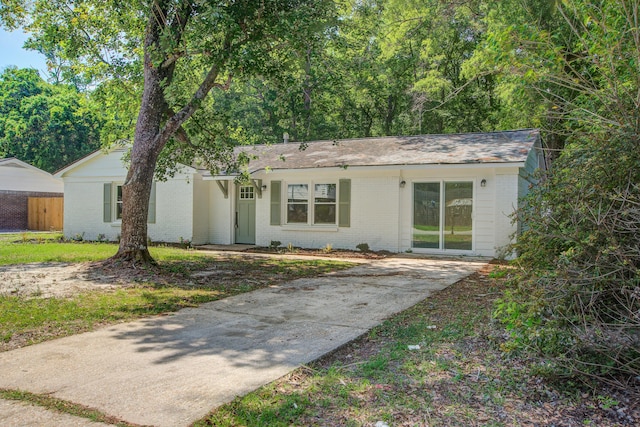 3231 Stonehaven Dr, North Charleston, SC 29420 - ranch-style house featuring brick siding and driveway