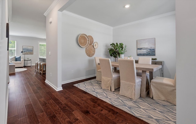 dining area featuring recessed lighting, wood finished floors, crown molding, and baseboards