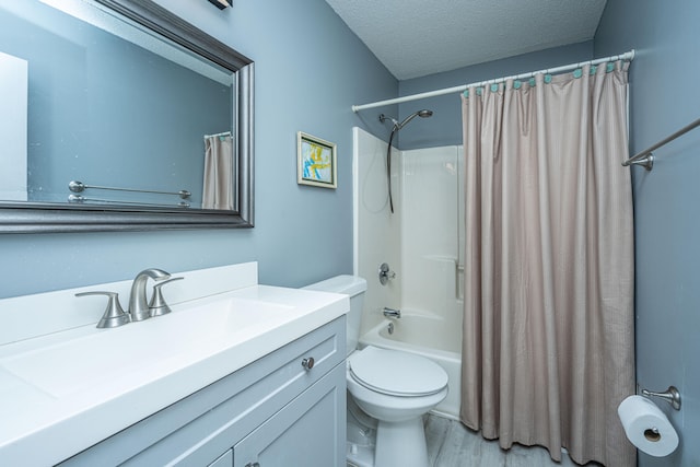 full bathroom with wood-type flooring, a textured ceiling, toilet, vanity, and shower / tub combo