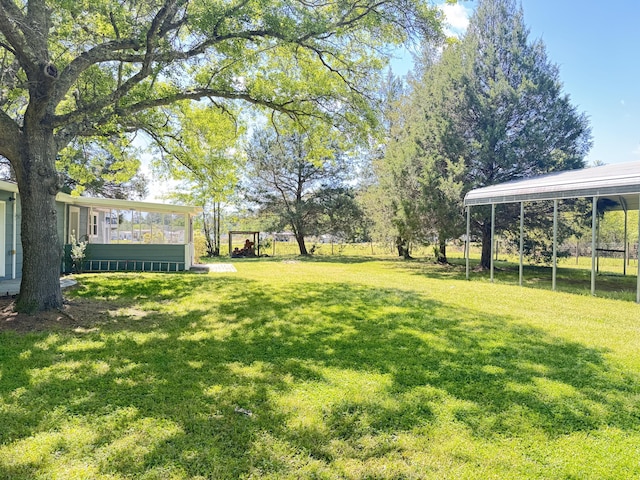view of green lawn