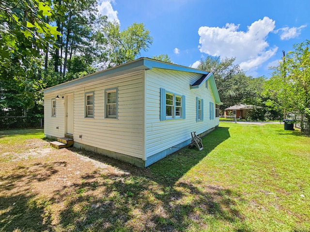 view of side of property featuring a lawn