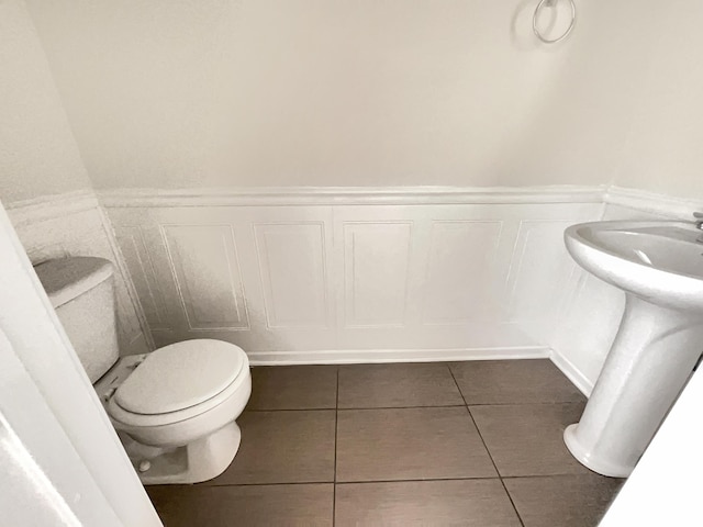 bathroom featuring tile patterned floors and toilet