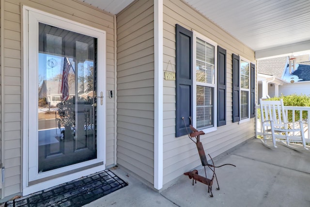 entrance to property featuring a porch