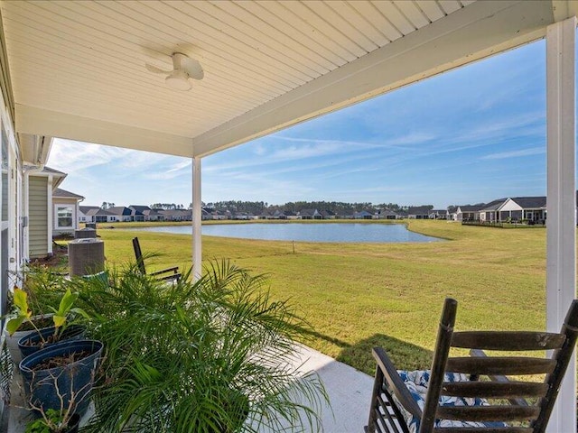 view of yard featuring a water view