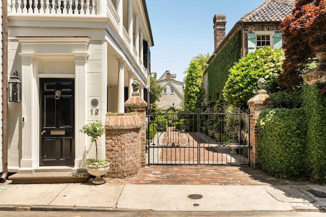 12 Orange St, Charleston, SC 29401 - exterior space featuring a gate