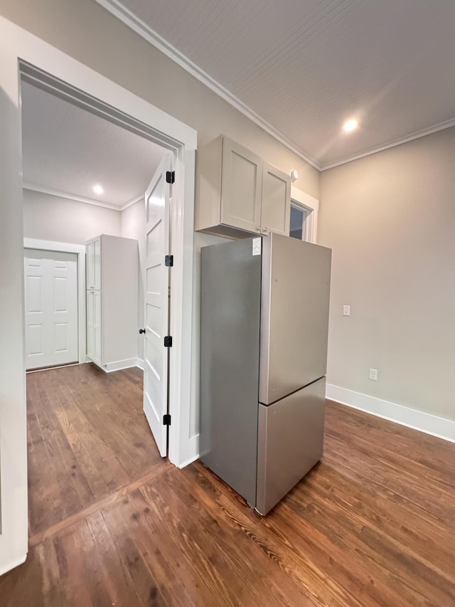 kitchen featuring dark wood finished floors, freestanding refrigerator, recessed lighting, baseboards, and ornamental molding