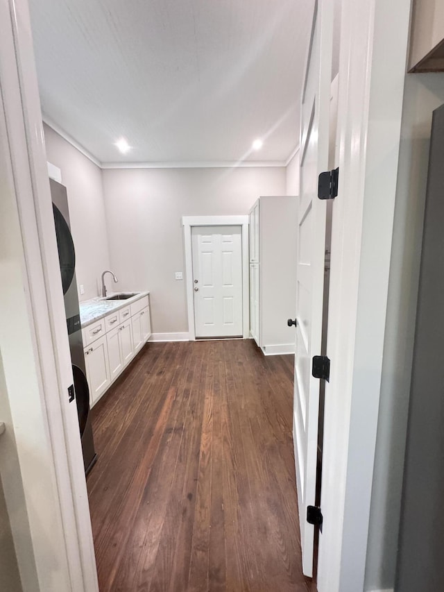 bathroom with crown molding, a sink, recessed lighting, baseboards, and hardwood / wood-style flooring