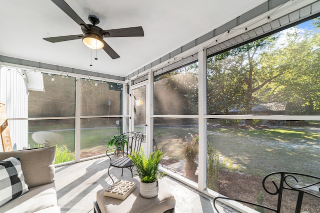 sunroom with ceiling fan