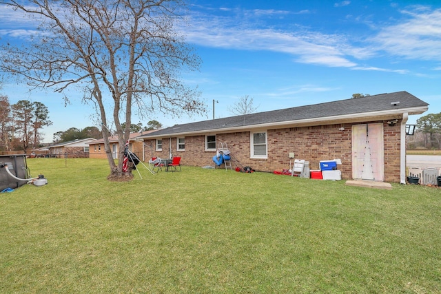 back of house featuring a lawn