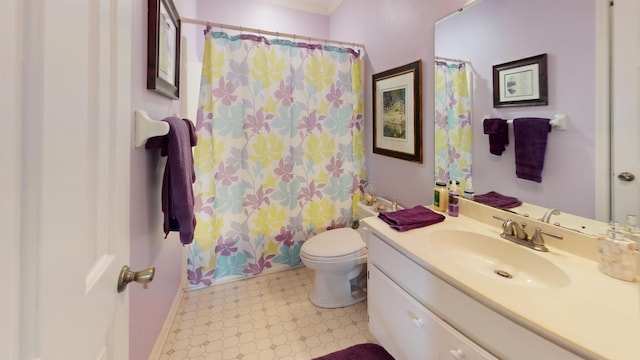 bathroom featuring a shower with curtain, vanity, and toilet