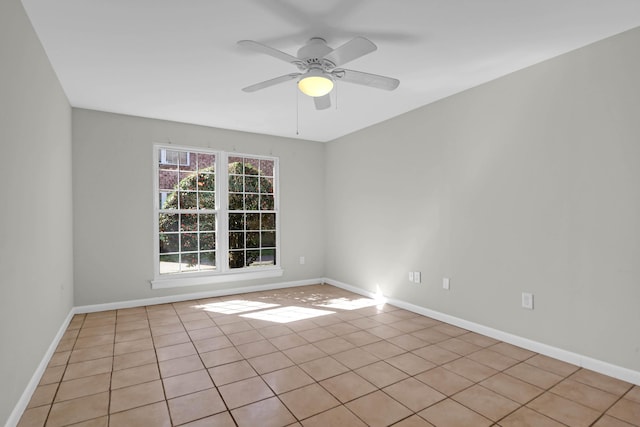 empty room featuring a ceiling fan and baseboards