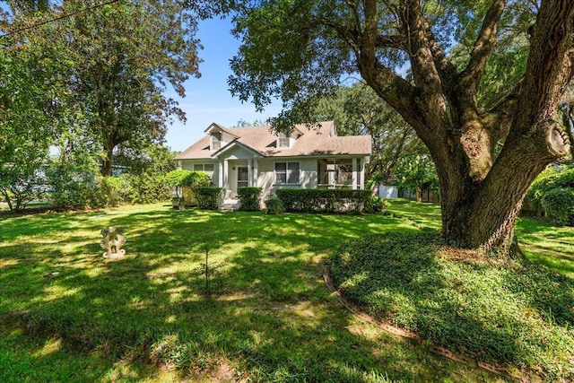 view of front of house with a front lawn